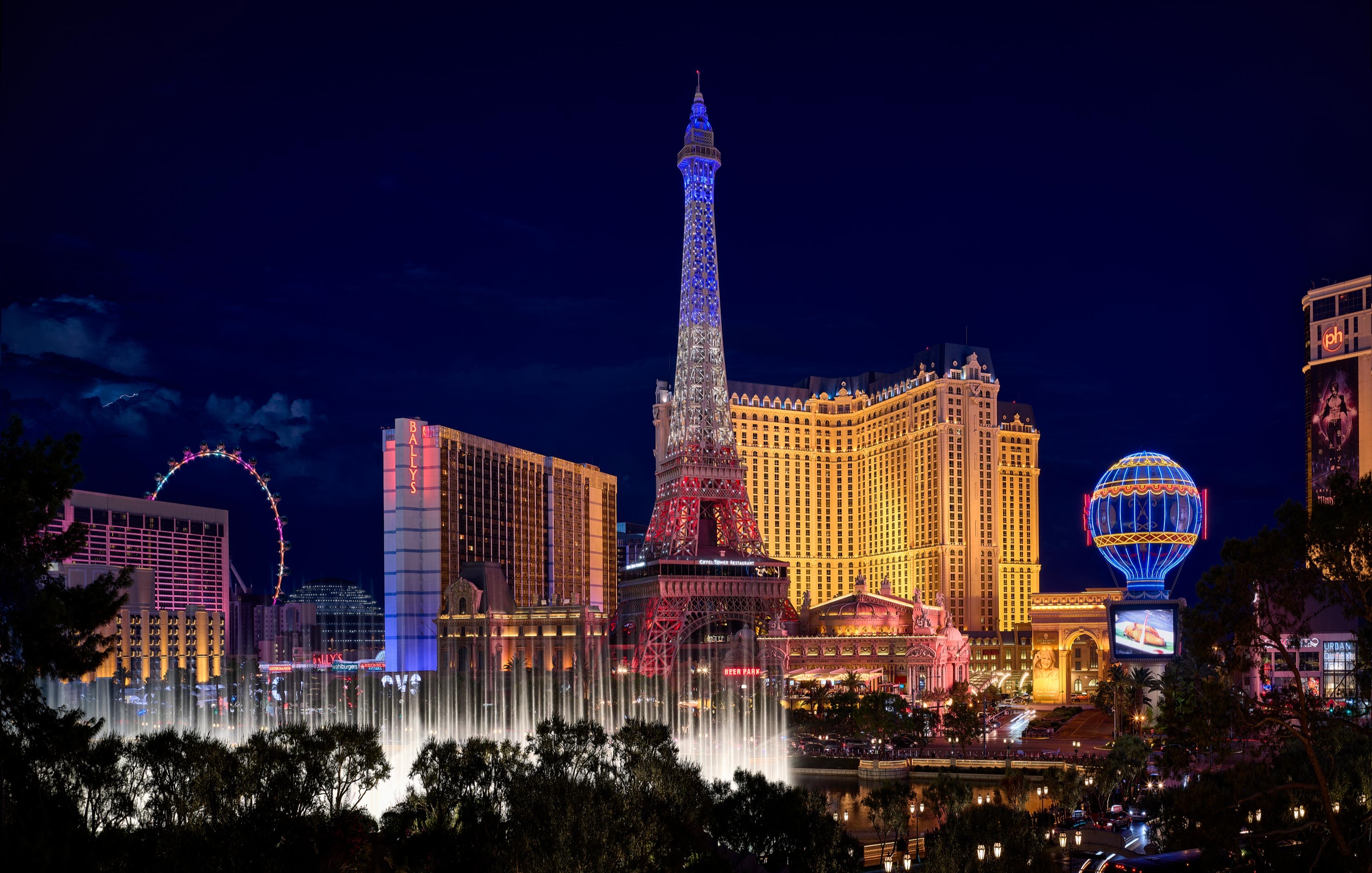 Featured-Image-Las-Vegas-Strip-Bellagio-Fountains-Paris-Hotel-Ballys-PH-High-Roller-Night-Cityscape-Viewpoint-Location-Paul-Reiffer-Nevada@2x